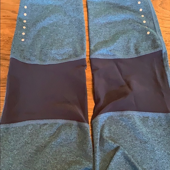 Nike Dri fit capris - Picture 2 of 4